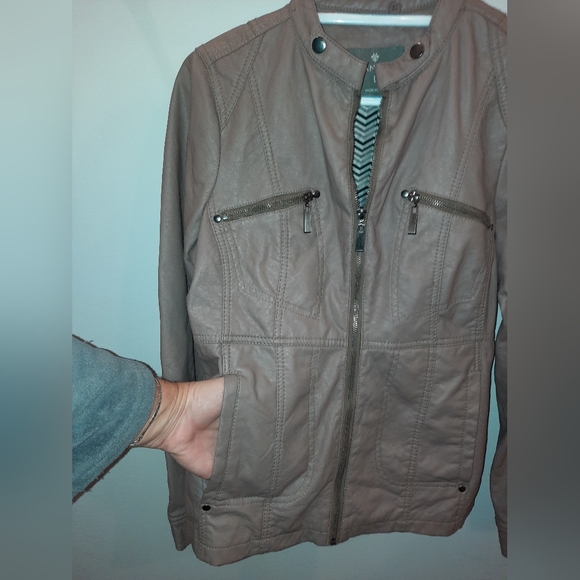 Vanity women’s taupe Faux Leather Jacket size large excellent used condition - Picture 2 of 10